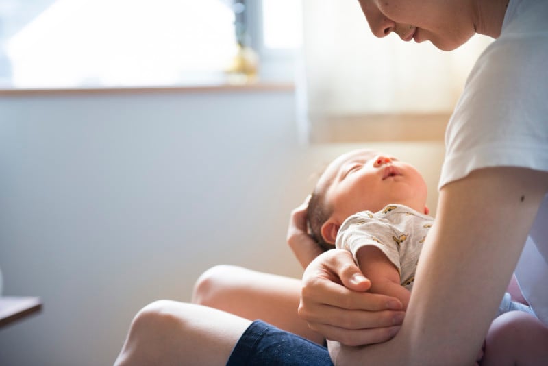 赤ちゃんを寝かしつけるには、安心感を抱いてもらうこと