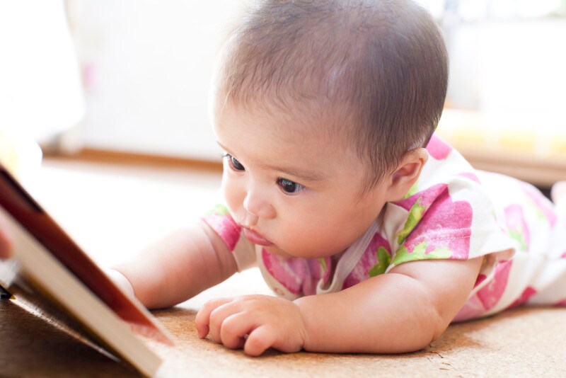 寝てくれない子には、寝る前の絵本タイム