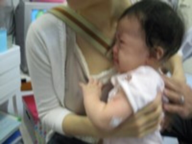 大泣きする赤ちゃん