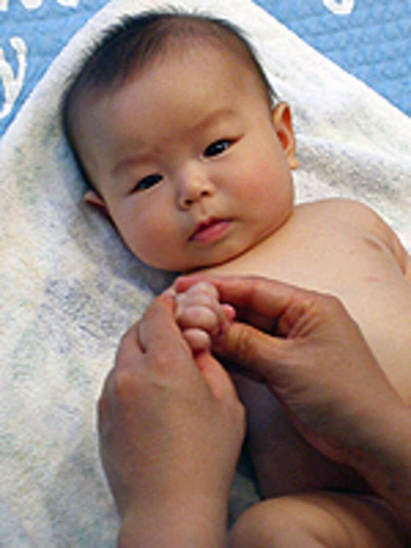 ママ&赤ちゃんもタッチケアを体験!