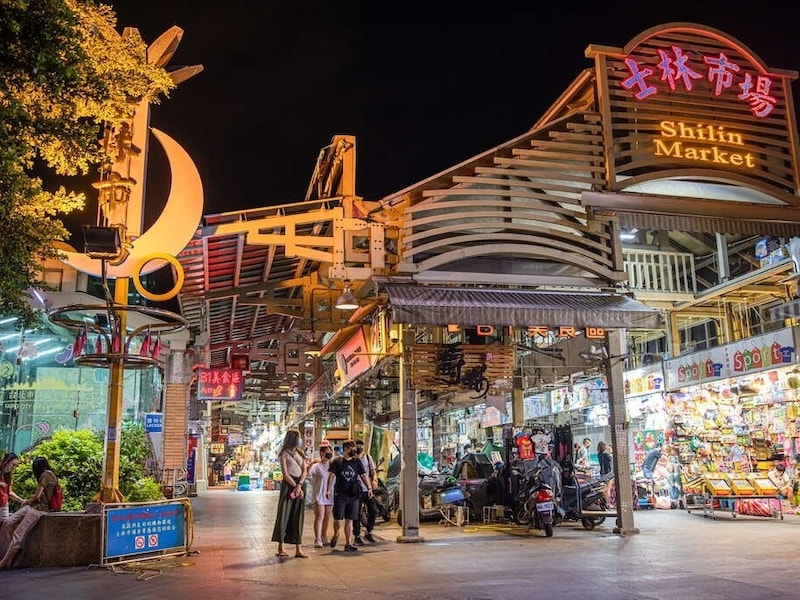 多くの人でにぎわう士林夜市-台北市政府観光伝播局提供
