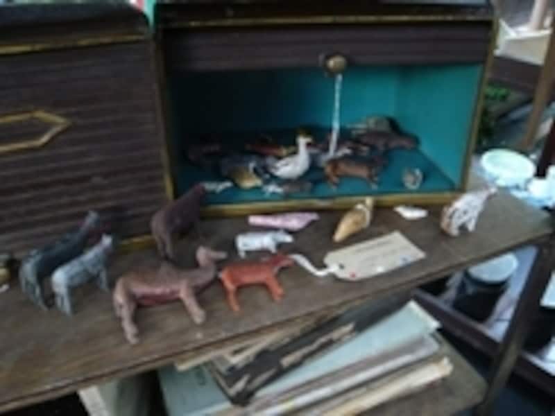 こちらは『ノアの方舟』をイメージした置物。方舟に乗った動物たちの人形が可愛い！