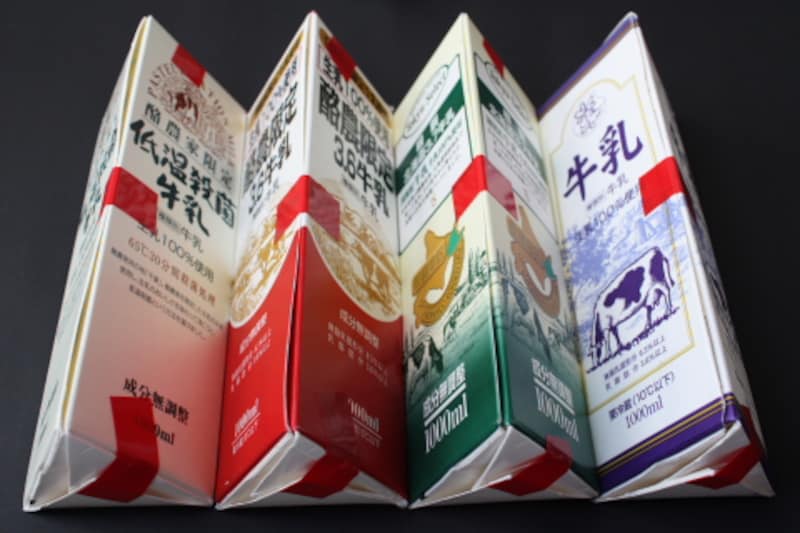 牛乳パックを4個並べます。