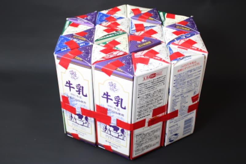 画像のようにぎゅーっとくっつけて、テープで仮止めします。