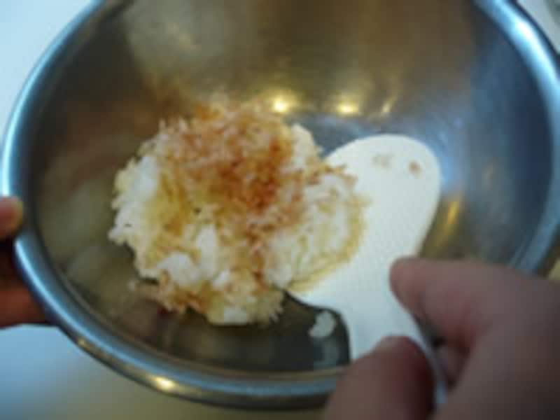 ごはんを混ぜる