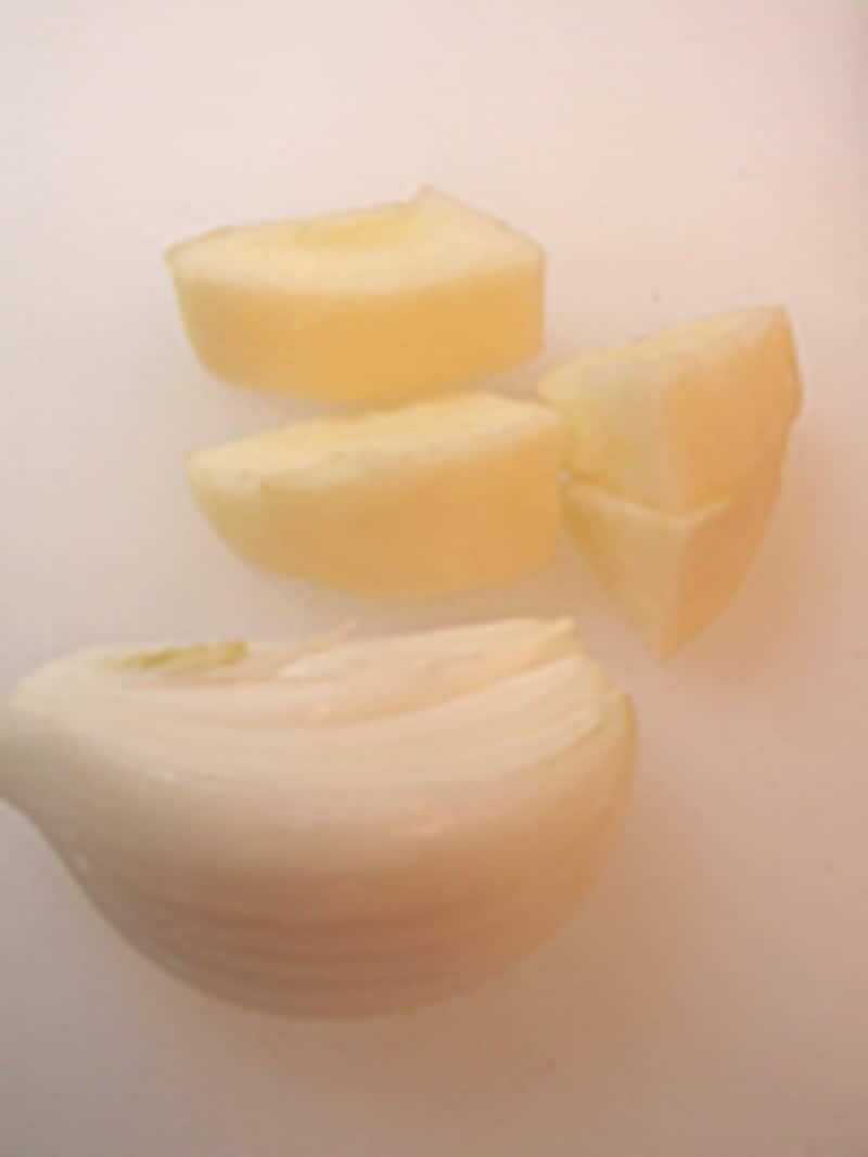 リンゴタマネギは一口大に切る