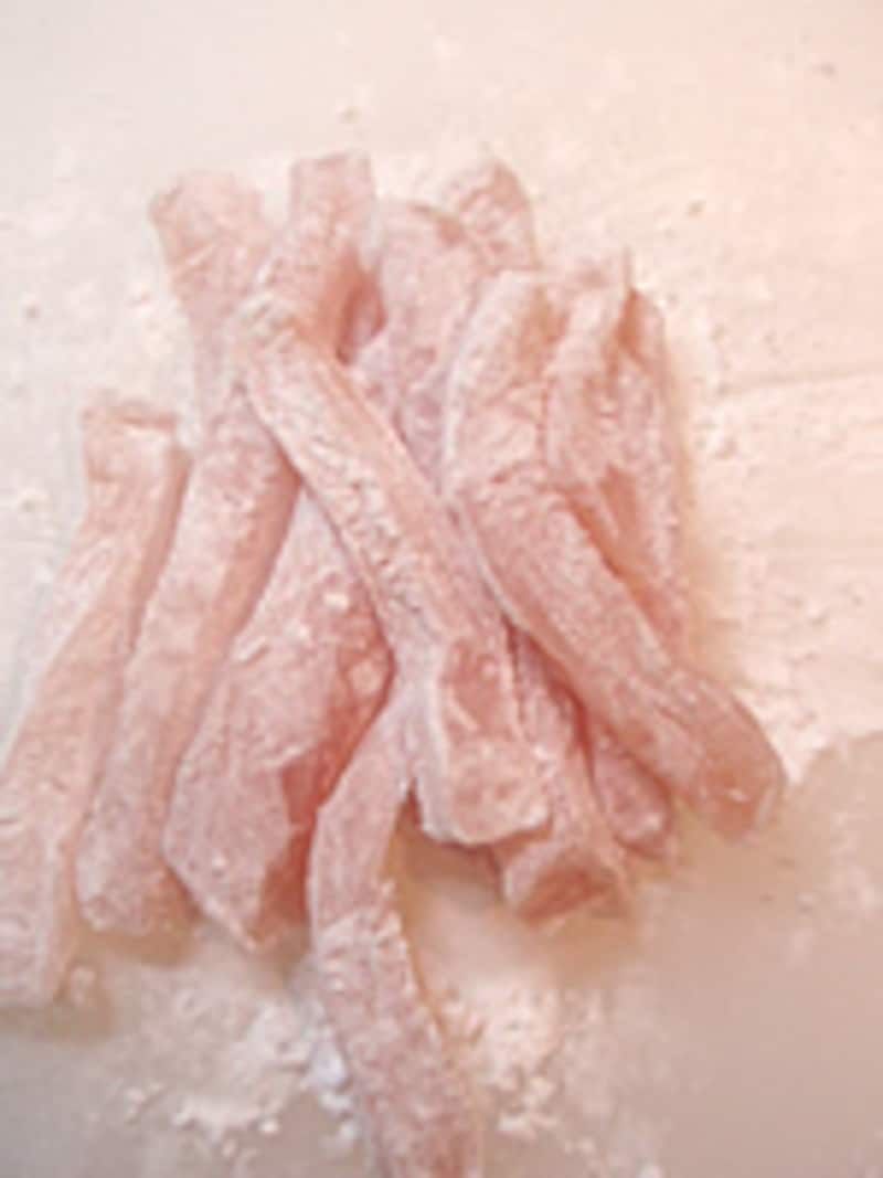 カジキマグロに塩、こしょう