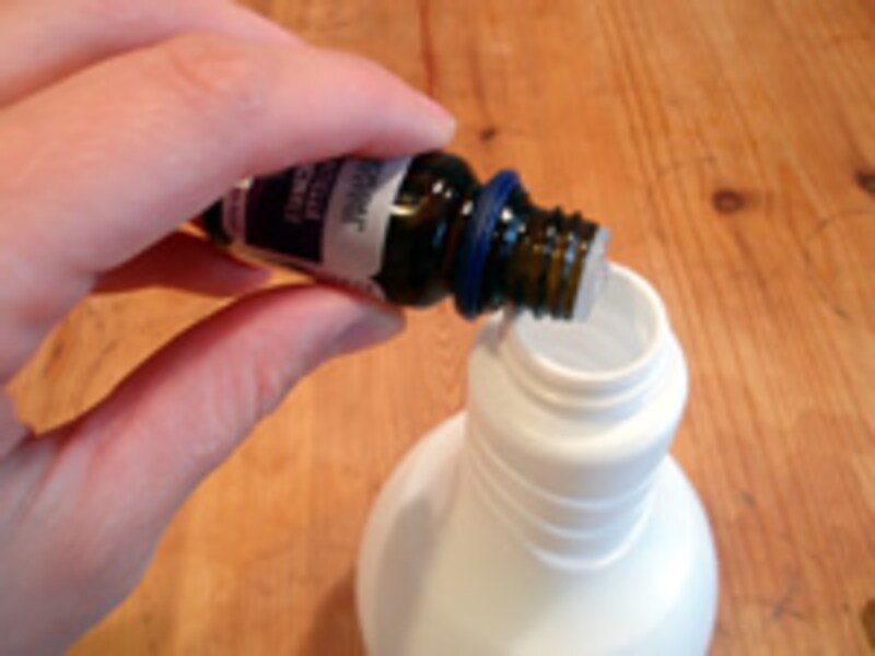 ラベンダーオイルを入れます。
