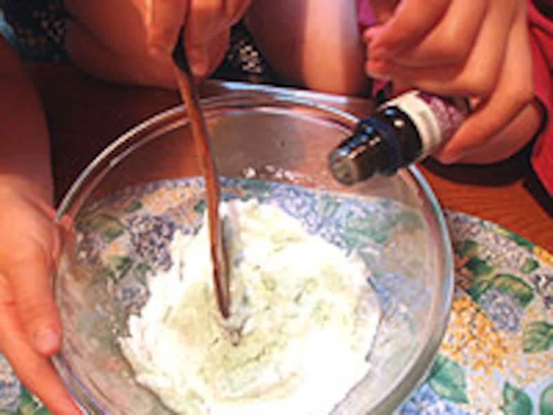 エッセンシャルオイルを入れます。