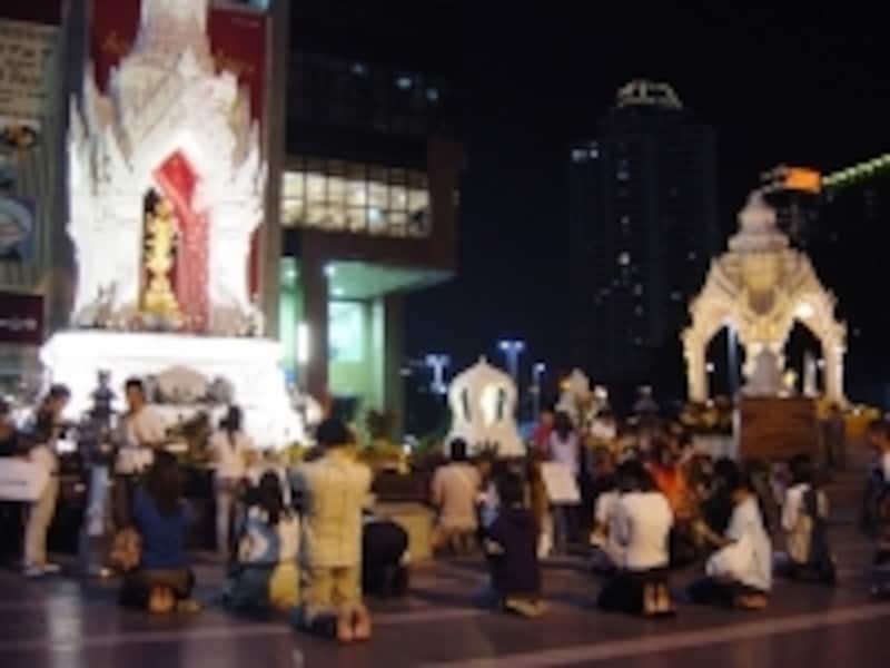 恋愛を成就させたい若い女性の姿が目立つ（ｃ）タイ政府観光庁