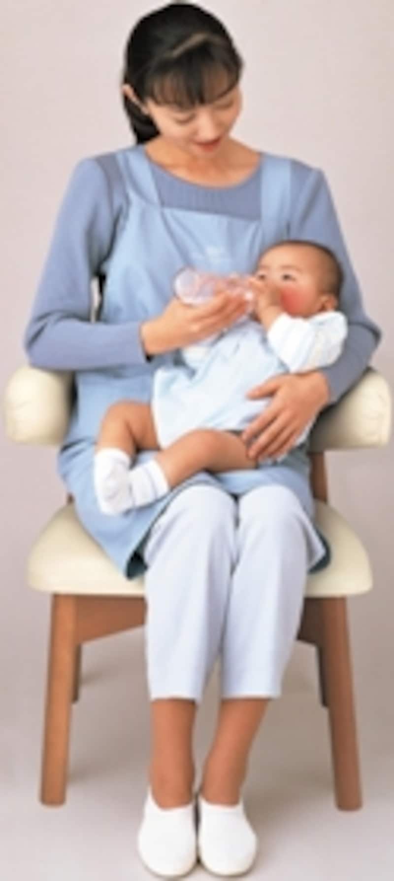 ベビー休憩室に置かれるチェアとして評価の高い、Combi社の授乳専用チェア