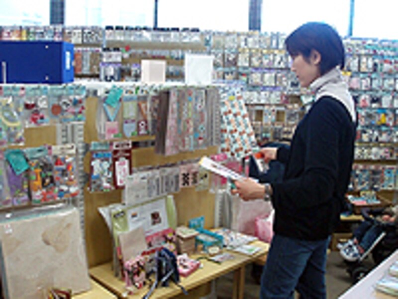 ガイド河崎、お買い物中