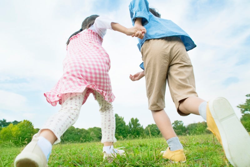 ほったらかしの放置子育てとは違って、「放任主義の子育て」とは、親の信頼関係の上に成り立っている