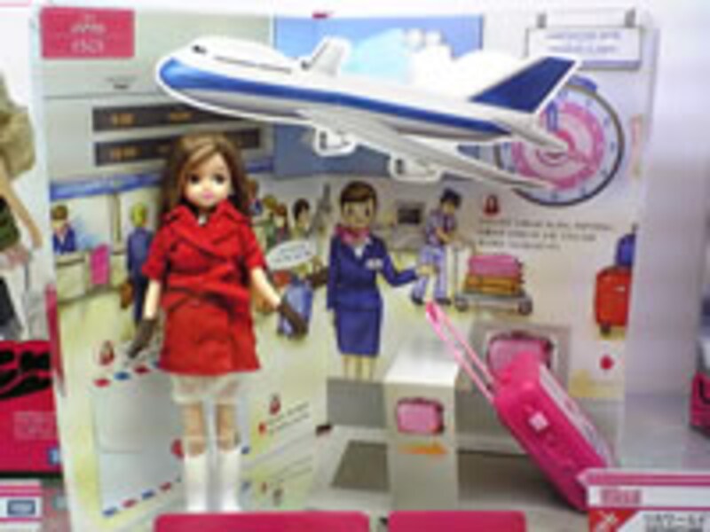 2/3 今年の「リカちゃん」は、世界を旅します！ [絵本] All About