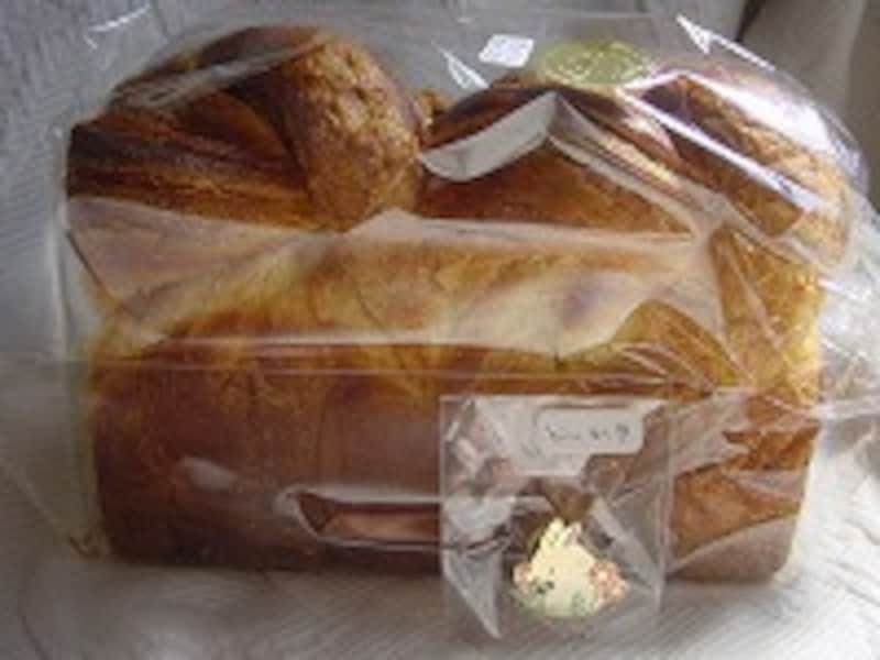 パンとピンバッチ