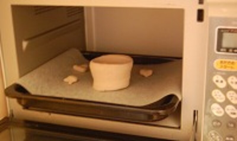 オーブンレンジで焼成します