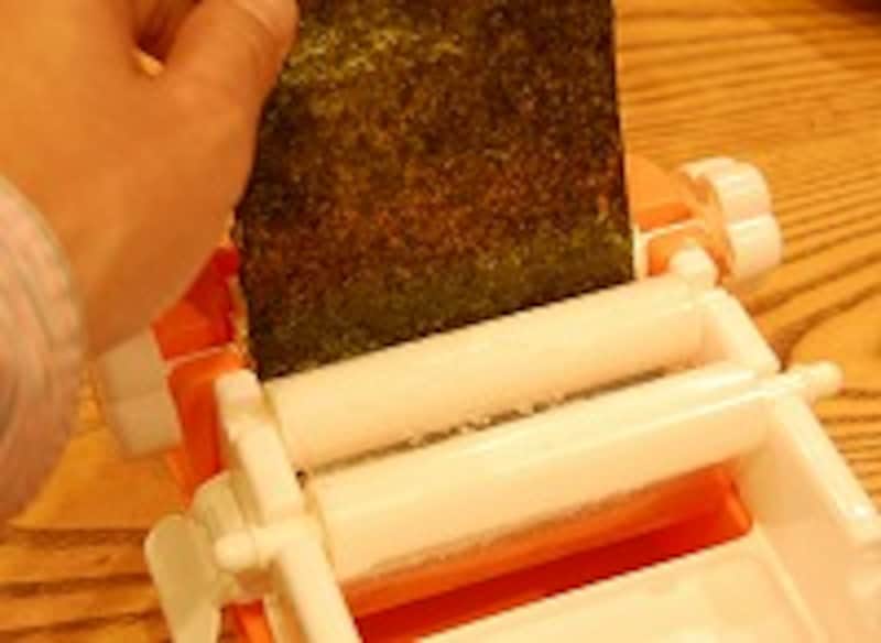 寿司飯の上に具を乗せる