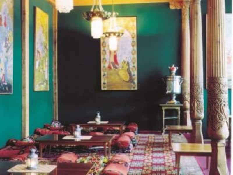 くつろぎすぎて、靴下まで脱いじゃダメですよ！