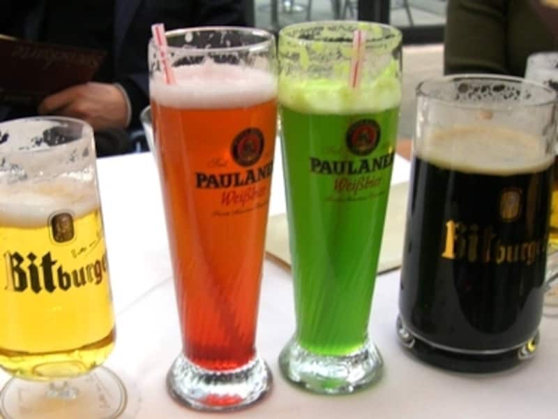 ベルリナー・ヴァイセは緑と赤のカラフルなビール