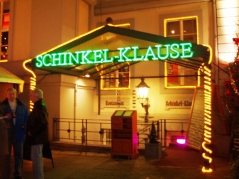とにかく立地が便利な郷土料理店、シンケル・クラウゼ。