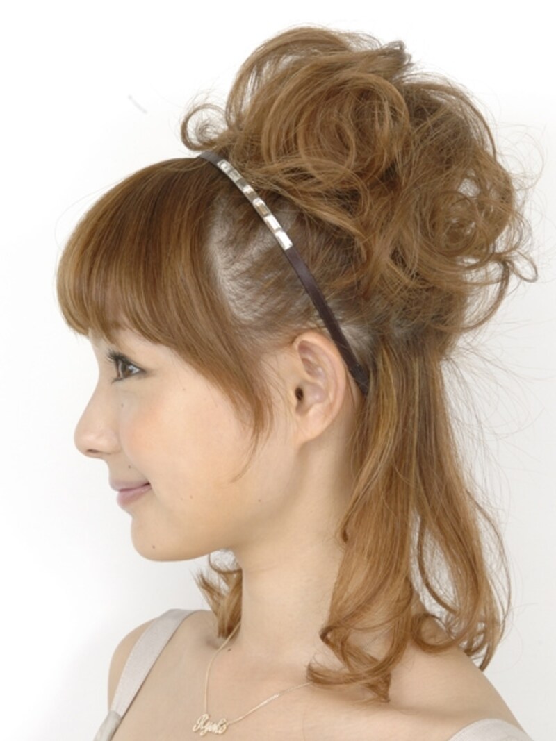 高めの位置にボリュームをもってくると、華やかになる