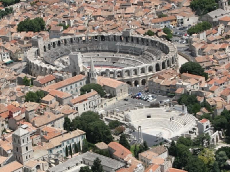 世界遺産にもなっているアルルの旧市街 © G Vlassis / Office du tourisme d'Arles