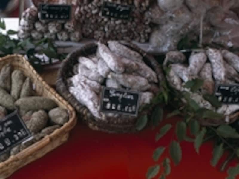 種類が豊富なシャルキュトリ（豚肉詰物類）&copy;&nbsp;RA&nbsp;Tourisme/P.&nbsp;Smit
