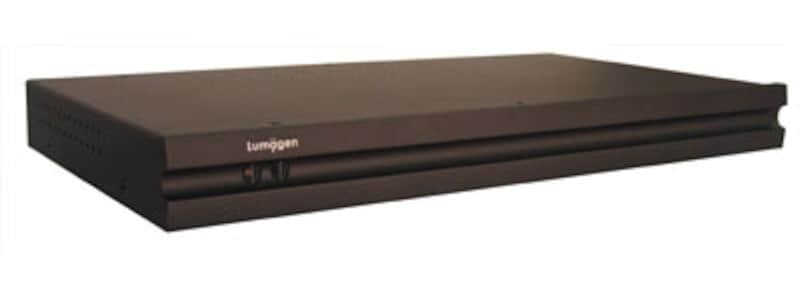 スリムな外観。undefinedアメリカ製にしては定格消費電力が18Wと、意外と少ない印象。