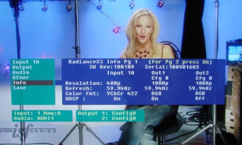 入力と出力の解像度、周波数、カラーフォーマットなどが一覧できる。