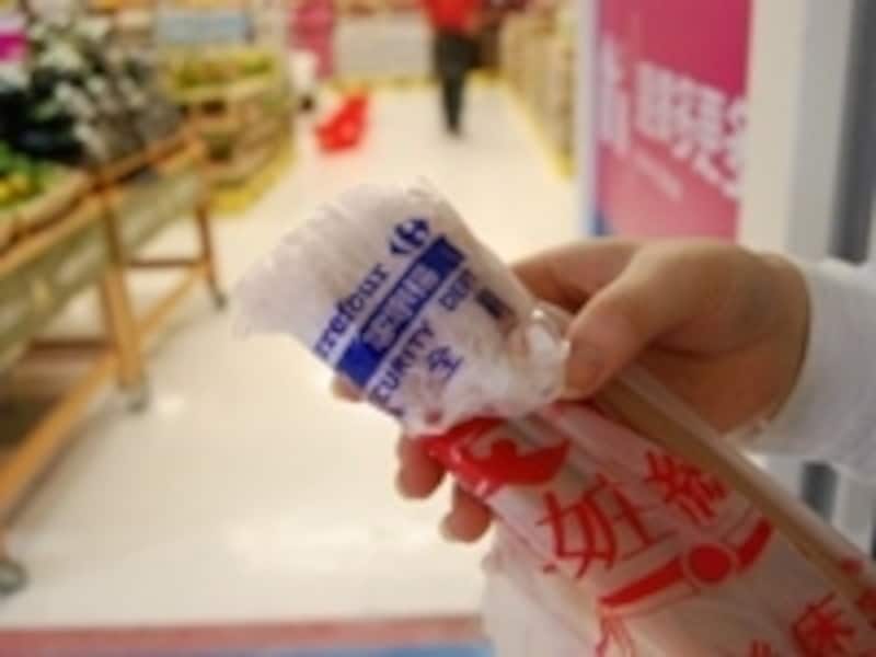 このようにセキュリティテープを貼って封をします