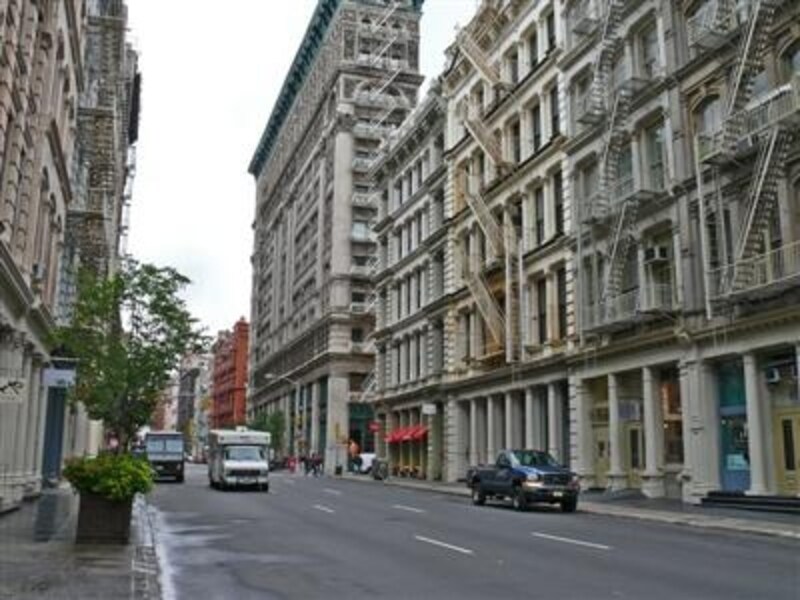 クラシックな建物が美しいソーホーのストリート。