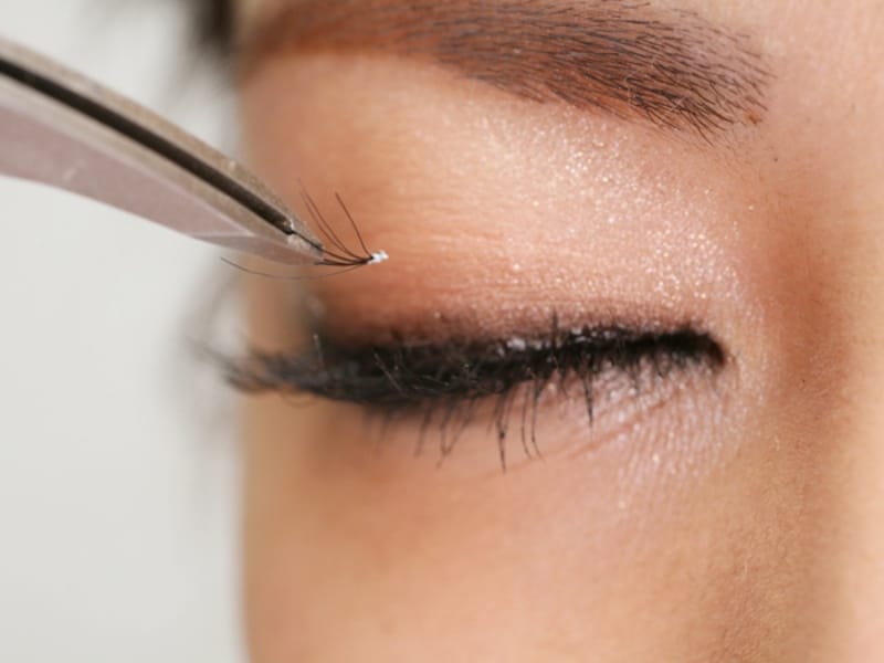 ピンセットを使うとつけやすい