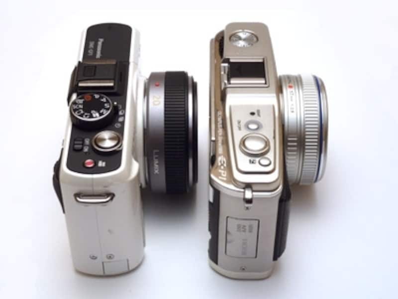左がDMC-GF1、右がE-P1。この薄さがマイクロフォーサーズ最大の武器である。