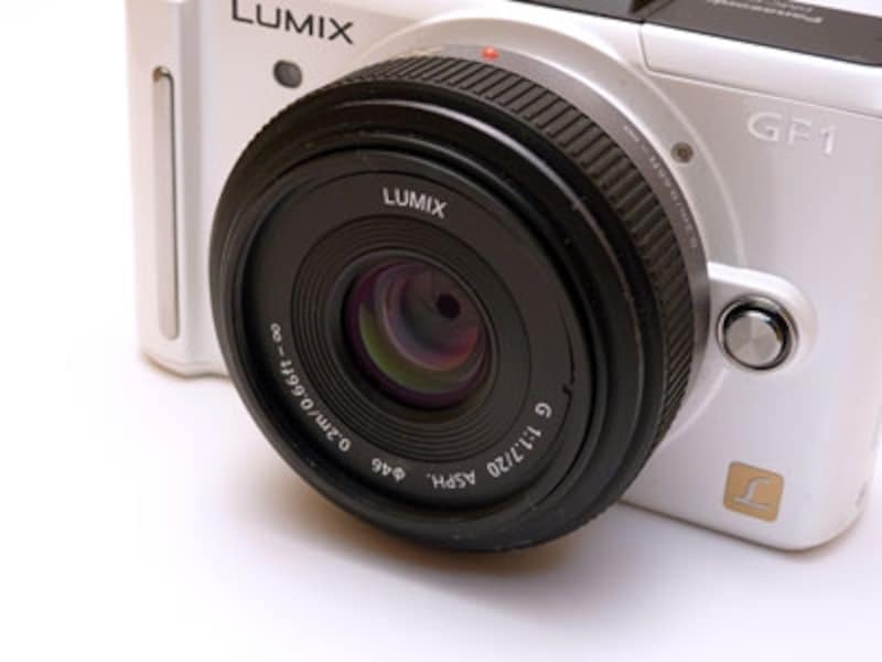DMC-GF1の標準レンズとなる20mm/F1.7には光学式手ぶれ補正が搭載されていない。