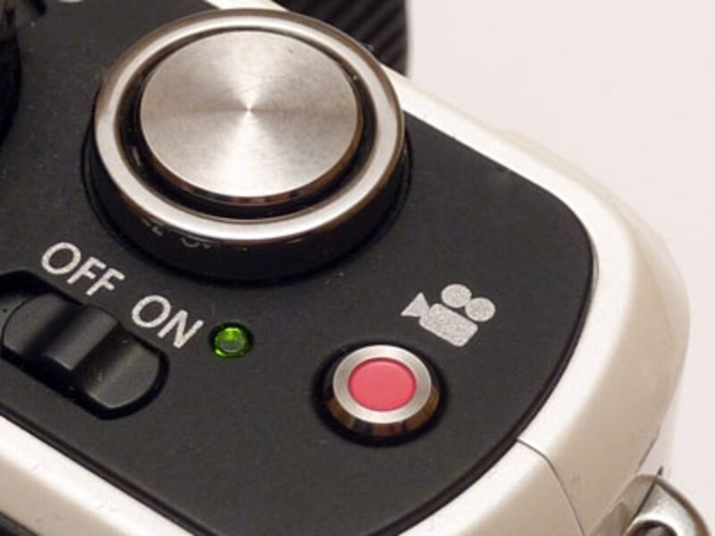 LUMIXに搭載されている動画ボタンは一発で動画撮影モードに入ることができる優れもの。