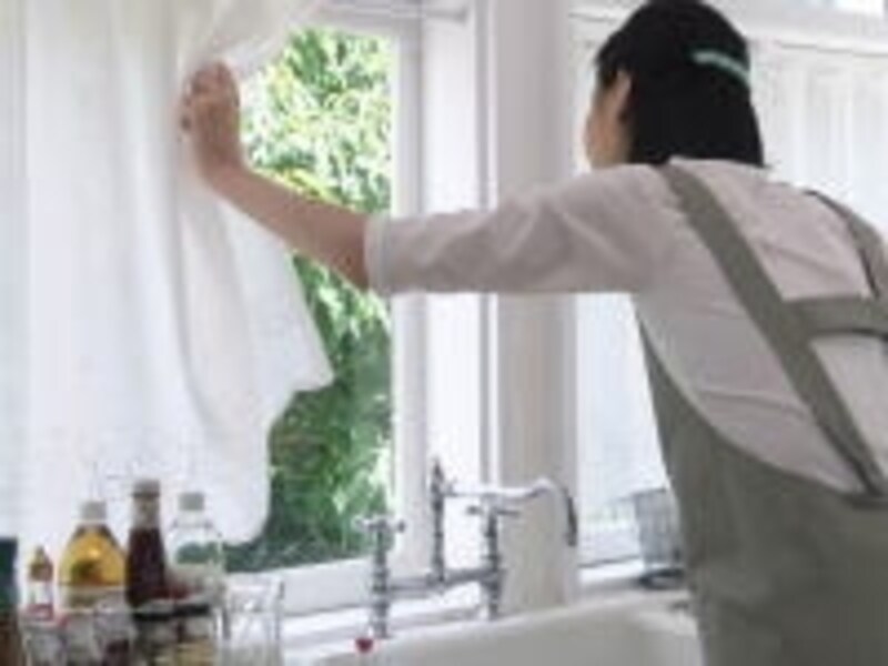 まるで空気を入れかえるようにナチュラルな香りを広げましょう