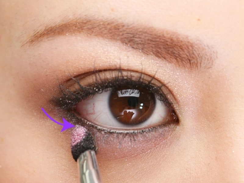 目尻からスタート!