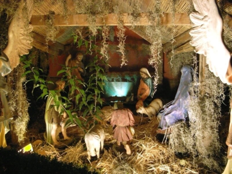 クリスマス時期に町のいたるところで飾られる、ナシミエント（キリストの生誕）のオブジェ