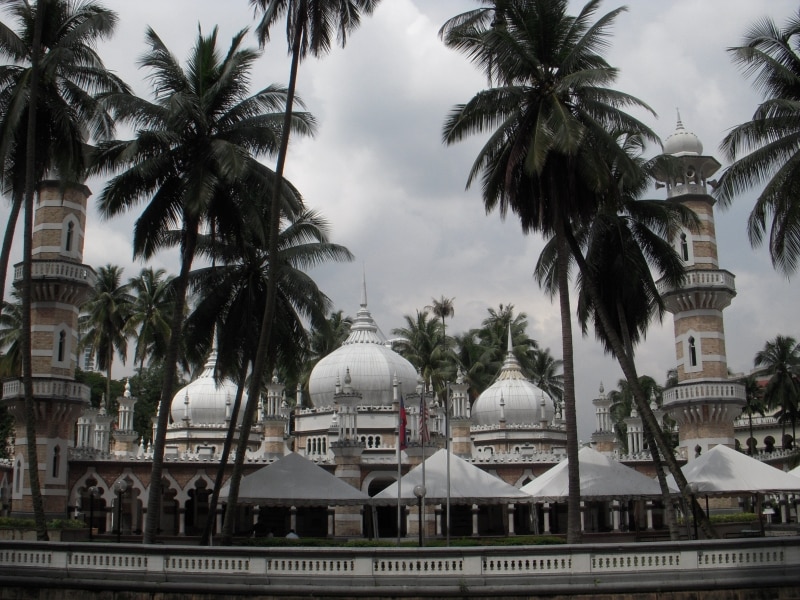 クアラルンプールを代表する建造物であり、イスラム教徒たちの日々のお祈りの場でもあるマスジッド・ジャメ