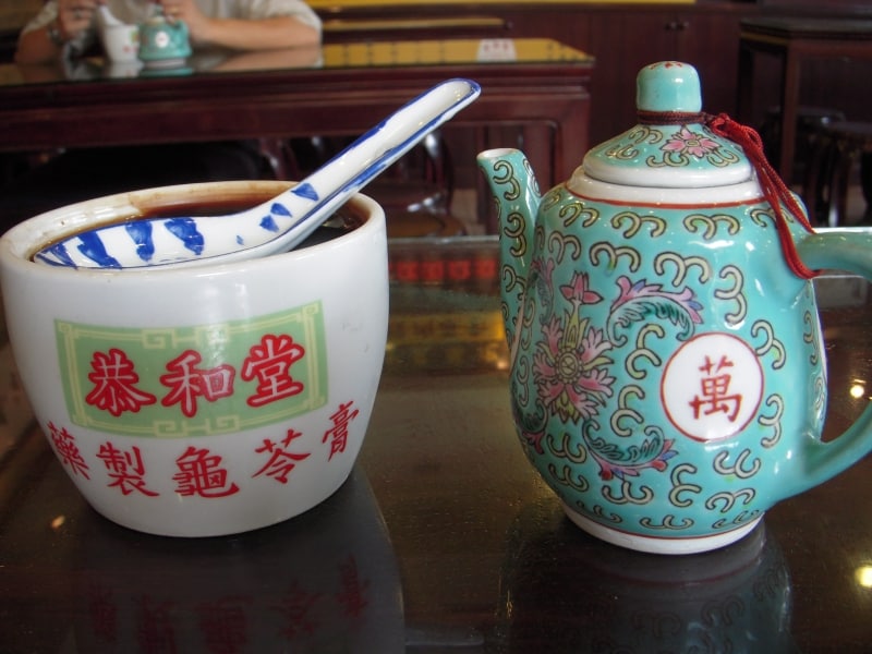 亀苓膏は1つ、8リンギット。シロップがついてきます