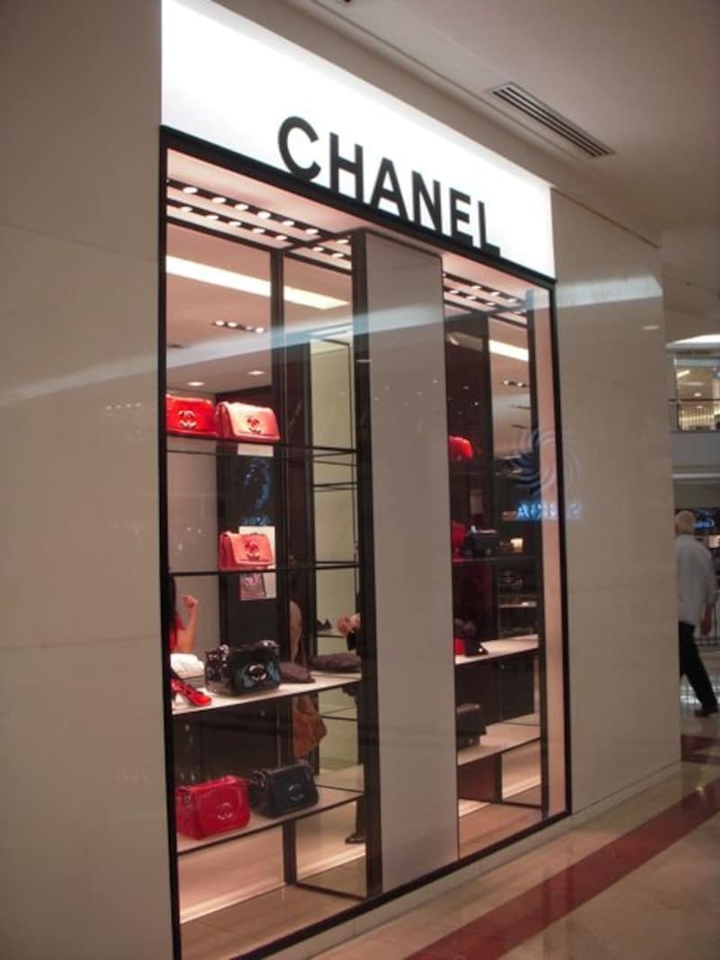 世界中の有名ブランドのショップが一同に集まります