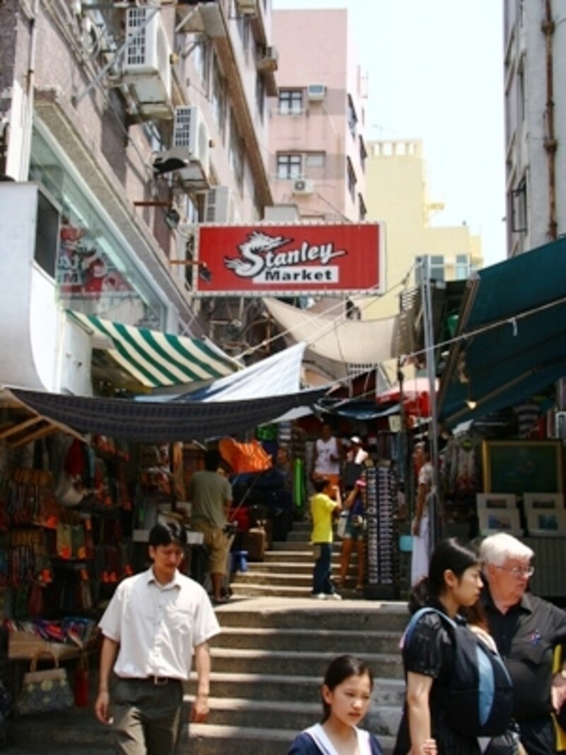 カラフルな絵文字を書いてくれるおじさんもいる