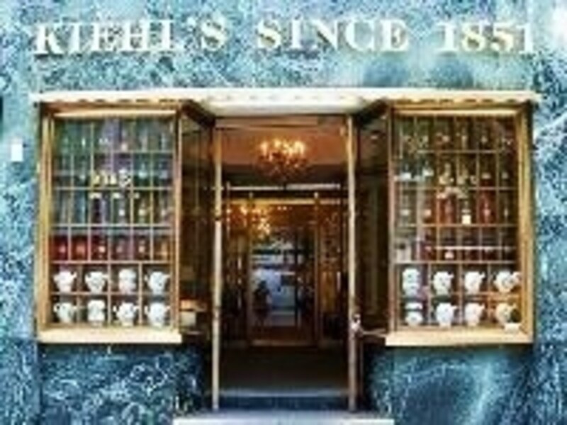 歴史を感じさせる本店がこちら！