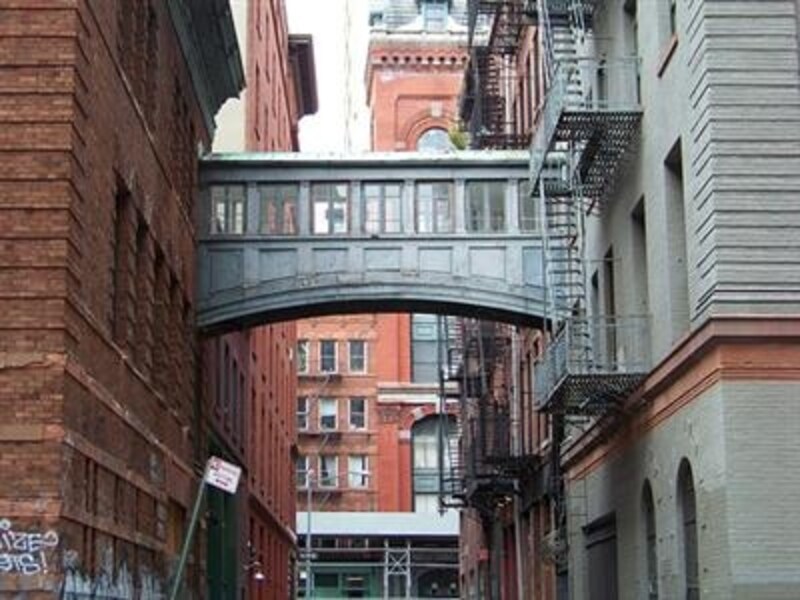 美しい建築物の多いトライベッカには、こんなユニークな建物も