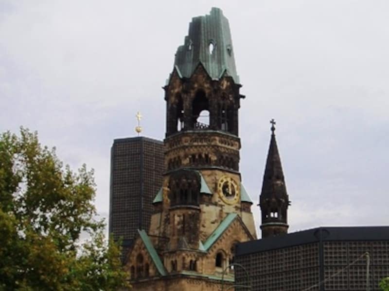 もとは113mあった教会の塔は、戦災で約半分の63mになってしまいました
