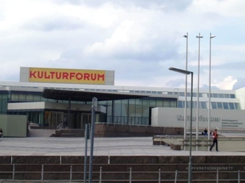 絵画ギャラリーは文化フォーラムの一角にあります