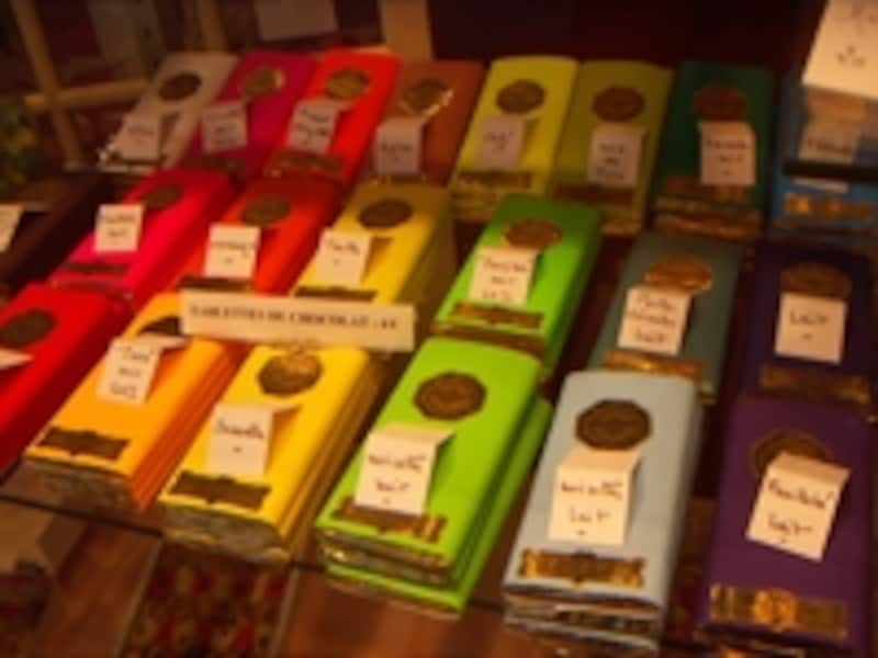 バイヨンヌのメインストリートにはチョコレート店が軒を連ねる