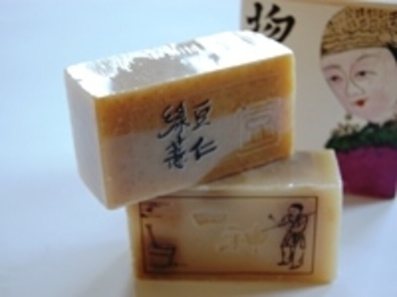 重ねた上が[緑豆｣190台湾元。（約570円）下が[四神｣250台湾元（約750円）