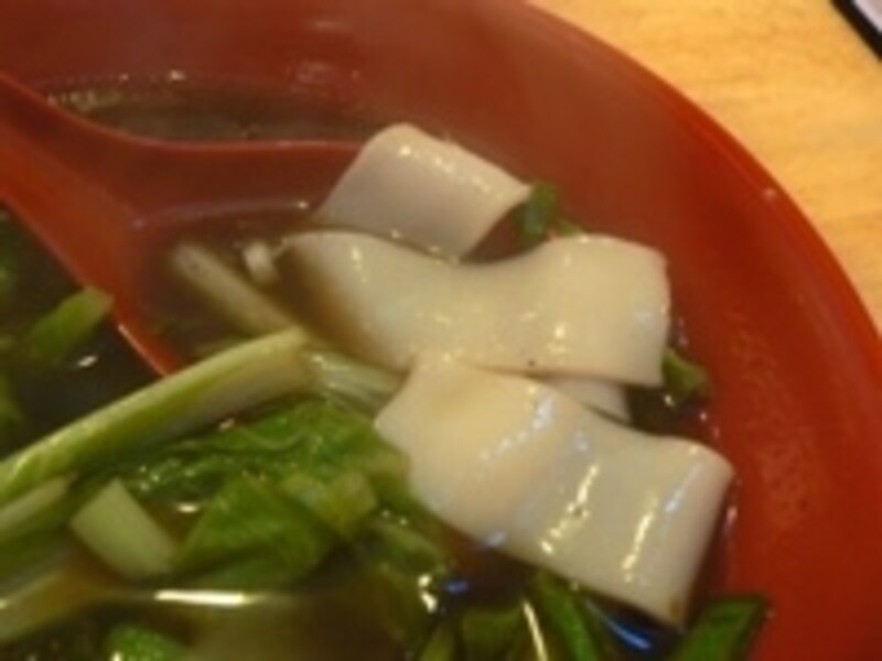 じっくり煮込んだ牛肉に麺がベストマッチ