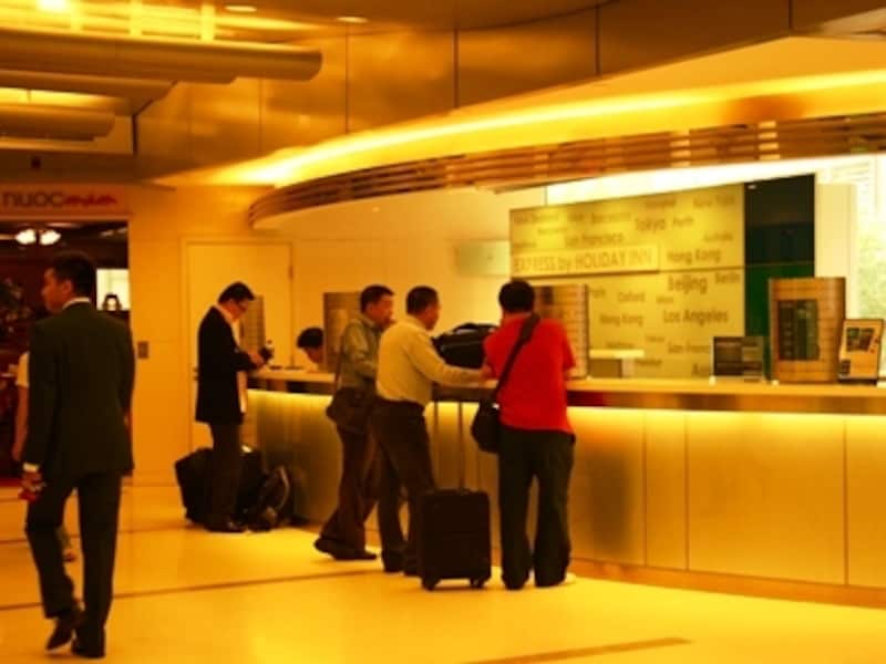 部屋はシンプルで清潔